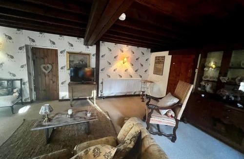 Cowbridge House | Historic 17th Century Cottage on a Family-Friendly Farm