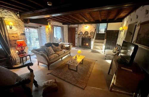Cowbridge House | Historic 17th Century Cottage on a Family-Friendly Farm