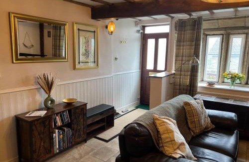 Laycock House | Enchanting 17th Century Cottage with Hidden Garden Oasis