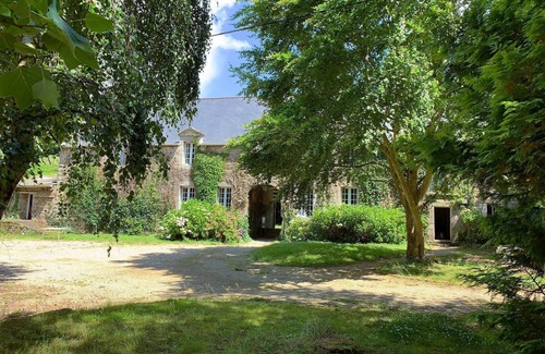 Cite Apartment | Historic Studio on the Pink Granite Coast with Ocean View