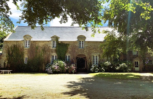 Cite Apartment | Historic 17th Century Studio by the Pink Granite Coast