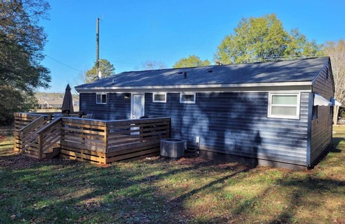 Simpsonville House | Discover 18 Hidden Gem: Private Home with Pet-Friendly Perks