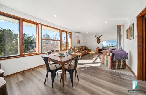 Jindabyne House | Explore 18 Kurrajong Street: Family & Pet-Friendly Retreat
