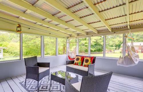 Church Street House | 18 Mi to Dtwn Atlanta Pet-Friendly Home with Yard!