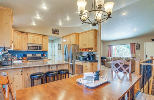 Panguitch House | Ideal Retreat: Explore Bryce Canyon from Your Home Base