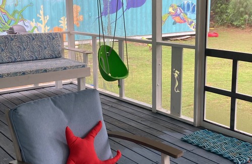 Bahama Palm Shores Cottage | Coastal Getaway Just 18 Miles from MHH Airport