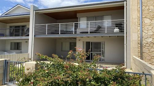 Jurien Bay House | Discover 18 On Doust: Family-Friendly with Pool Access