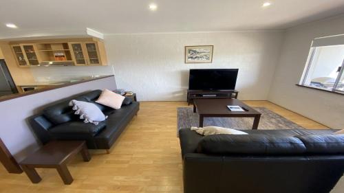 Jurien Bay House | Discover 18 On Doust: Family-Friendly with Pool Access