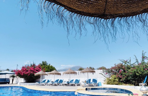 Coin Villa | Exciting Bachelorette Pool Party Getaway for 6 Guests