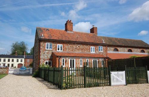 East Rudham House | Comfortable 18 The Green - Pet and Child Friendly Retreat