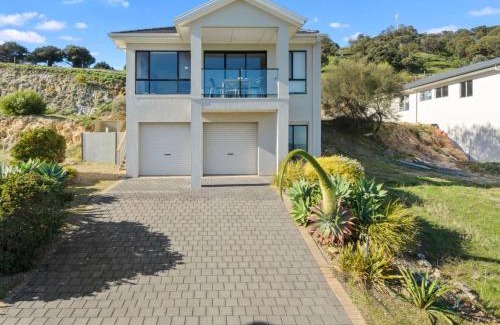 Normanville House | Ideal Family Retreat at 18 Turnberry Drive