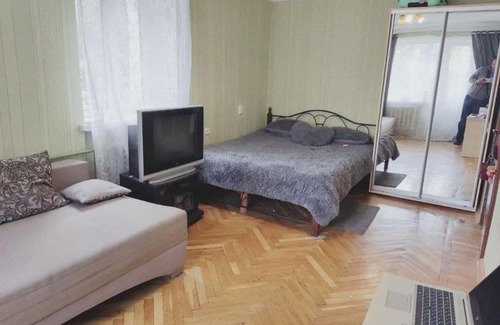 Dzerzhyns'kyi District Apartment | Experience 18 вулиця Сергія Єсеніна: Perfect for Families & Pets