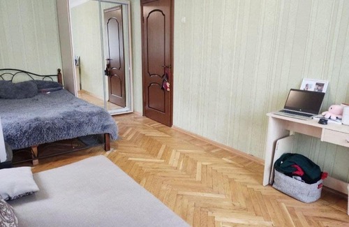 Dzerzhyns'kyi District Apartment | Experience 18 вулиця Сергія Єсеніна: Perfect for Families & Pets