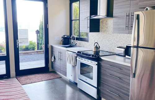 North Admiral Apartment | Panoramic 24-Hour Bluff View with Family-Friendly Amenities