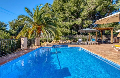 Trencall Other | Spacious 4-Bedroom House with Pool for 8 Guests