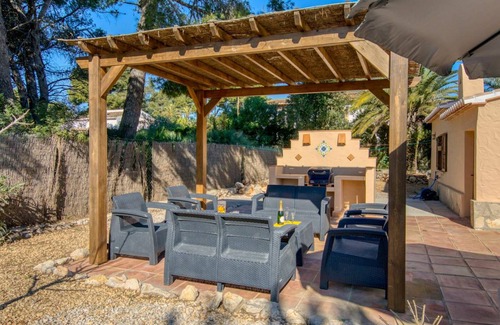 Trencall Other | Spacious 4-Bedroom House with Pool for 8 Guests
