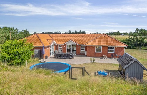 Blavand House | Spacious 5-Bedroom House with Pool for Up to 10 Guests