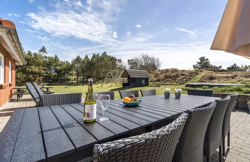 Blavand House | Spacious 5-Bedroom House with Pool for Up to 10 Guests