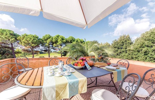 Rosignano Marittimo House | Spacious 180 m² Maisonette with Kitchen for 8 Guests