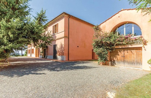 Rosignano Marittimo House | Spacious 180 m² Maisonette with Kitchen for 8 Guests