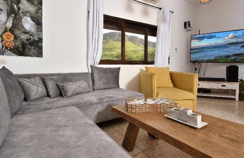 Migdal Villa | Spacious 7-Bedroom Villa Ideal for Large Groups