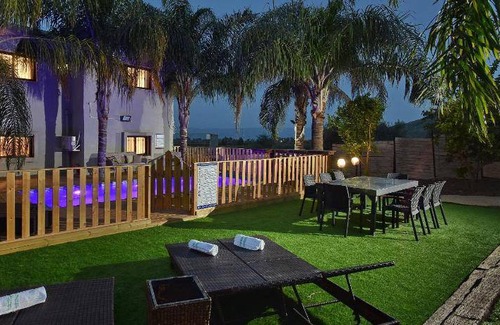 Migdal Villa | Spacious 7-Bedroom Villa Ideal for Large Groups