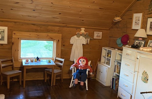Grantsburg House | 1800's Hand-Hewn Two Story 3 bedroom Log Farmhouse (outdoor Sauna house)