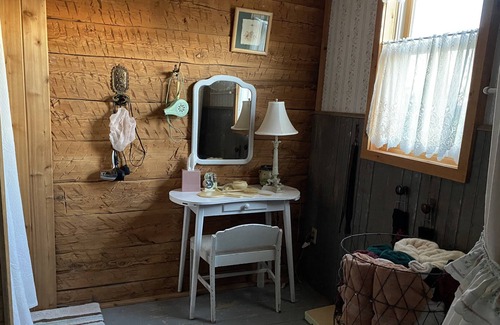 Grantsburg House | 1800's Hand-Hewn Two Story 3 bedroom Log Farmhouse (outdoor Sauna house)