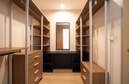 Khlong Tan Nuea Apartment | Cozy Minimalist Studio with City Views - Guest Rated 9/10
