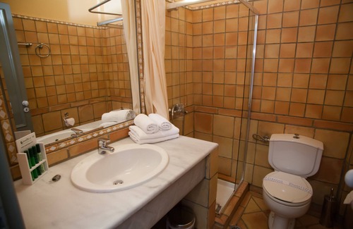 Ano Doliana Hotel | Relax at 1821 en Dolianis: Spa & Family-Friendly Retreat