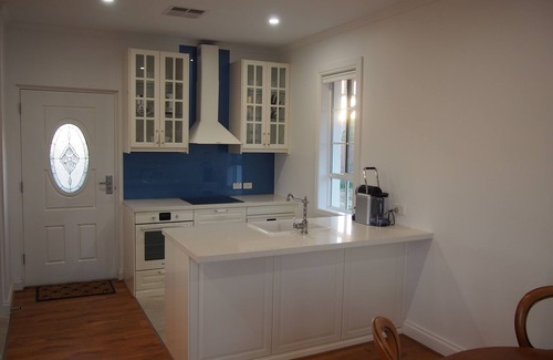 Lyndoch Cottage | Elegant 1837 Barossa Vineyard Cottage with Ocean Views