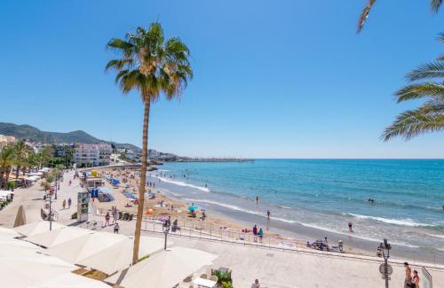 Sitges Town Center Apartment | Elegant 1840 Apartments Sitges with Private Beach Access