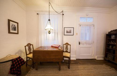 Nashville House | Discover 1840 Stagecoach: Family & Pet-Friendly Retreat