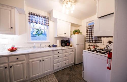 Nashville House | Discover 1840 Stagecoach: Family & Pet-Friendly Retreat