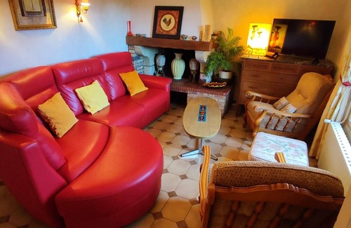 Seuil House | Discover 1843 Le Ruisseau du Moulin: Family & Pet Friendly