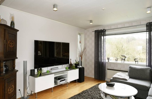Torslanda House | Spacious 4-Bedroom House for 9 Guests with Kitchen Access