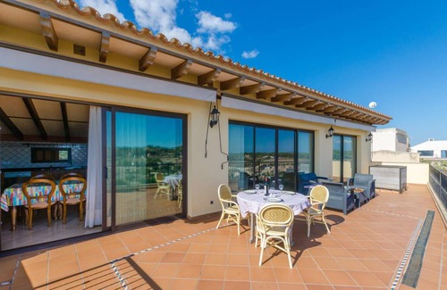 Sineu Villa | Spacious Villa with 3 Bedrooms and Kitchen for 6 Guests
