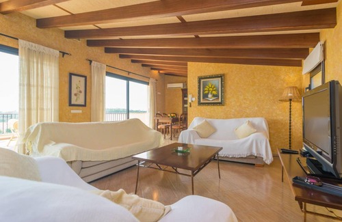 Sineu Villa | Spacious Villa with 3 Bedrooms and Kitchen for 6 Guests