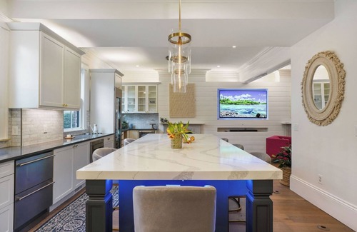 Thompson Square - Bunker Hill House | Discover 1855 Grand Mansion in Historic Charlestown
