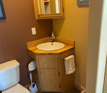 Clearwater House | Cozy Getaway at Noble Cottage with Inviting Hot Tub