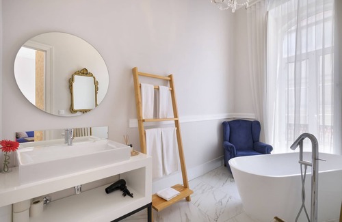 Merces Bed & Breakfast | Elegant 1869 Príncipe Real House with Spa and Breakfast