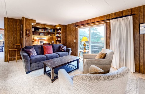Cape Meares House | Family-Friendly Oceanfront Retreat for 8 Guests