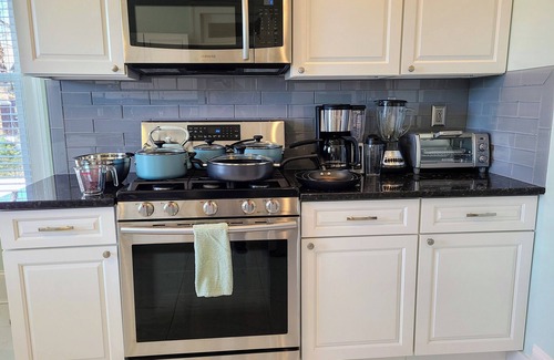 Woodbridge Apartment | Experience 1876 Historical Manor with Oceanfront Bliss