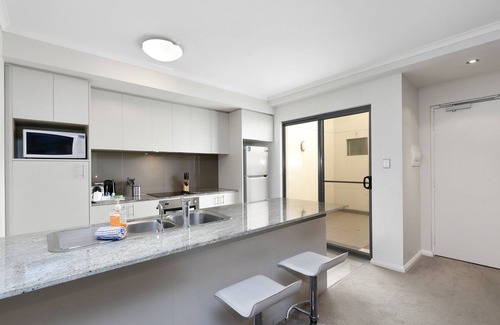 Perth Apartment | Modern Comfort at 188 Apartments with Spa & Kitchen Access
