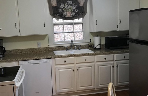 Anniston House | Private 1882 Founder’s Cottage: Gardens, Fishing & Pets Welcome