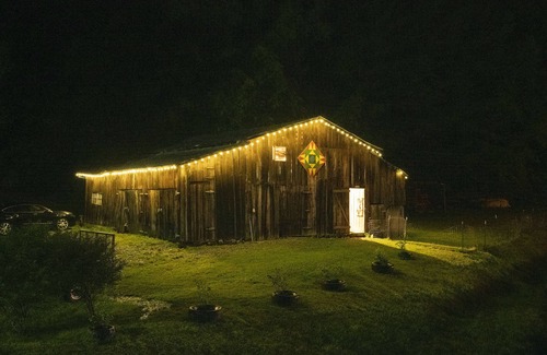 Clio Bed & Breakfast | Top-Rated 1887 West Virginia Cellar House with Pool & Dining