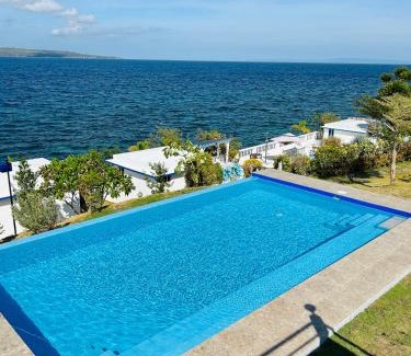 San Jose Resort | Cozy 1888 Beach Resort with Private Beach and Ocean Views