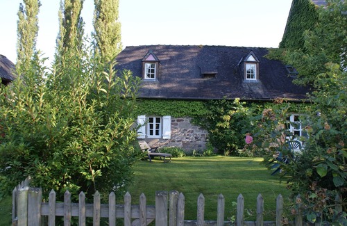 Dampniat House | Historic Mill Retreat by the River with Pool and Spa