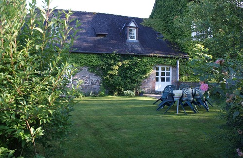 Dampniat House | Historic Mill Retreat by the River with Pool and Spa