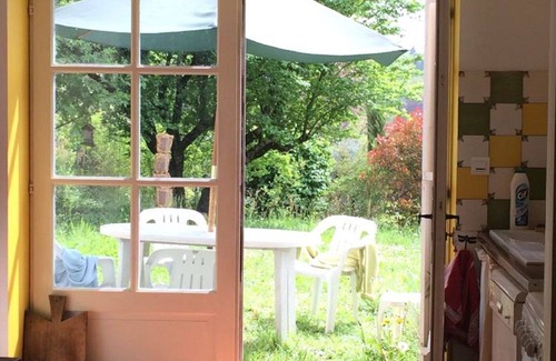 Monsac House | Historic 18th-Century Périgord House with Family Amenities